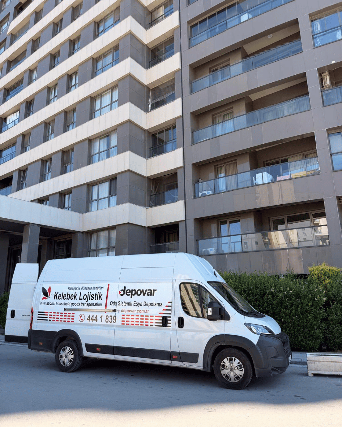 Küçükyalı ve Zümrütevler dar sokakları için adresten ambalajlı toplama